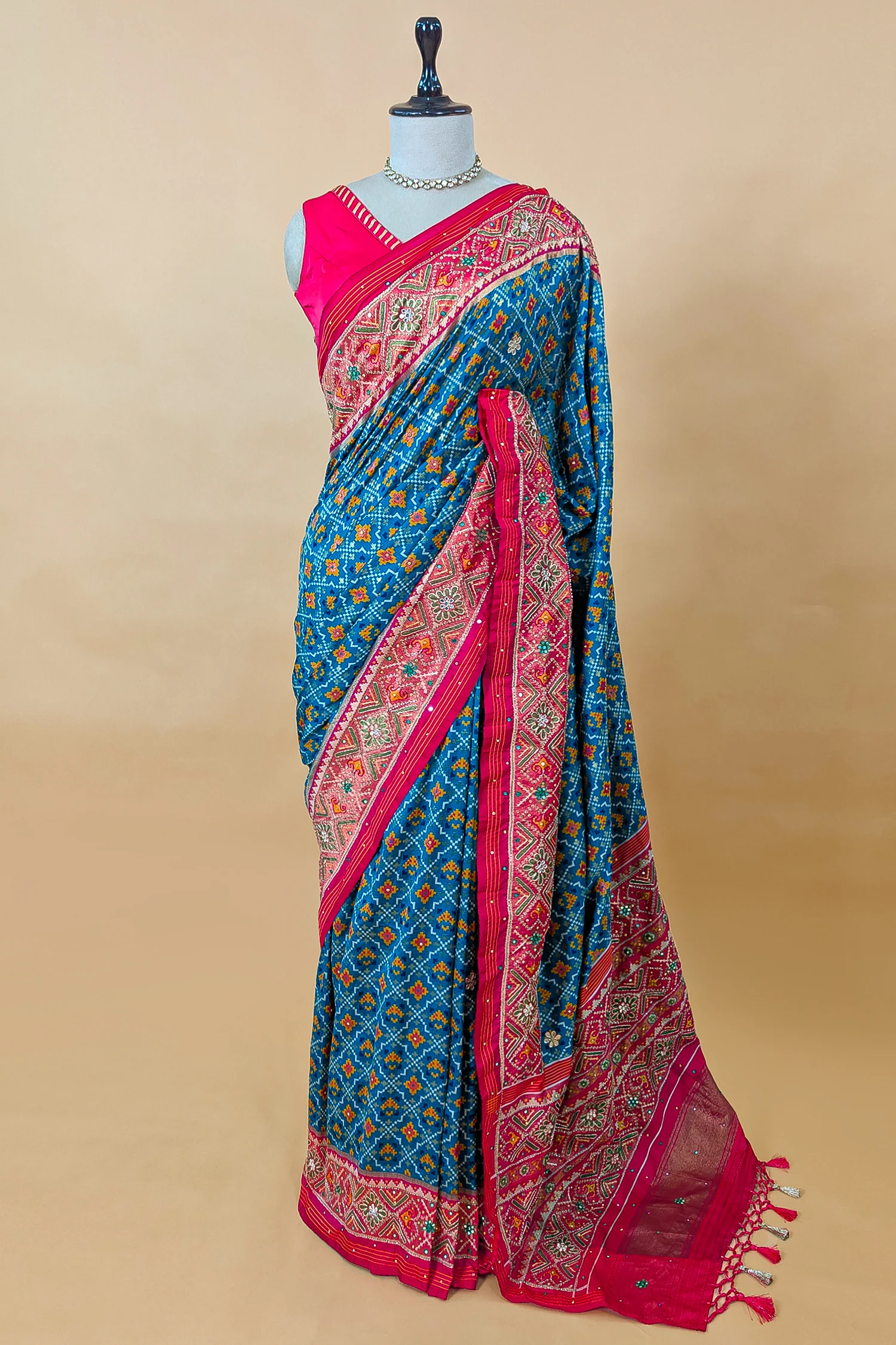 Blue Silk Traditional Woven Checks Woven Saree with Contrast Pallu and Border - Image 3