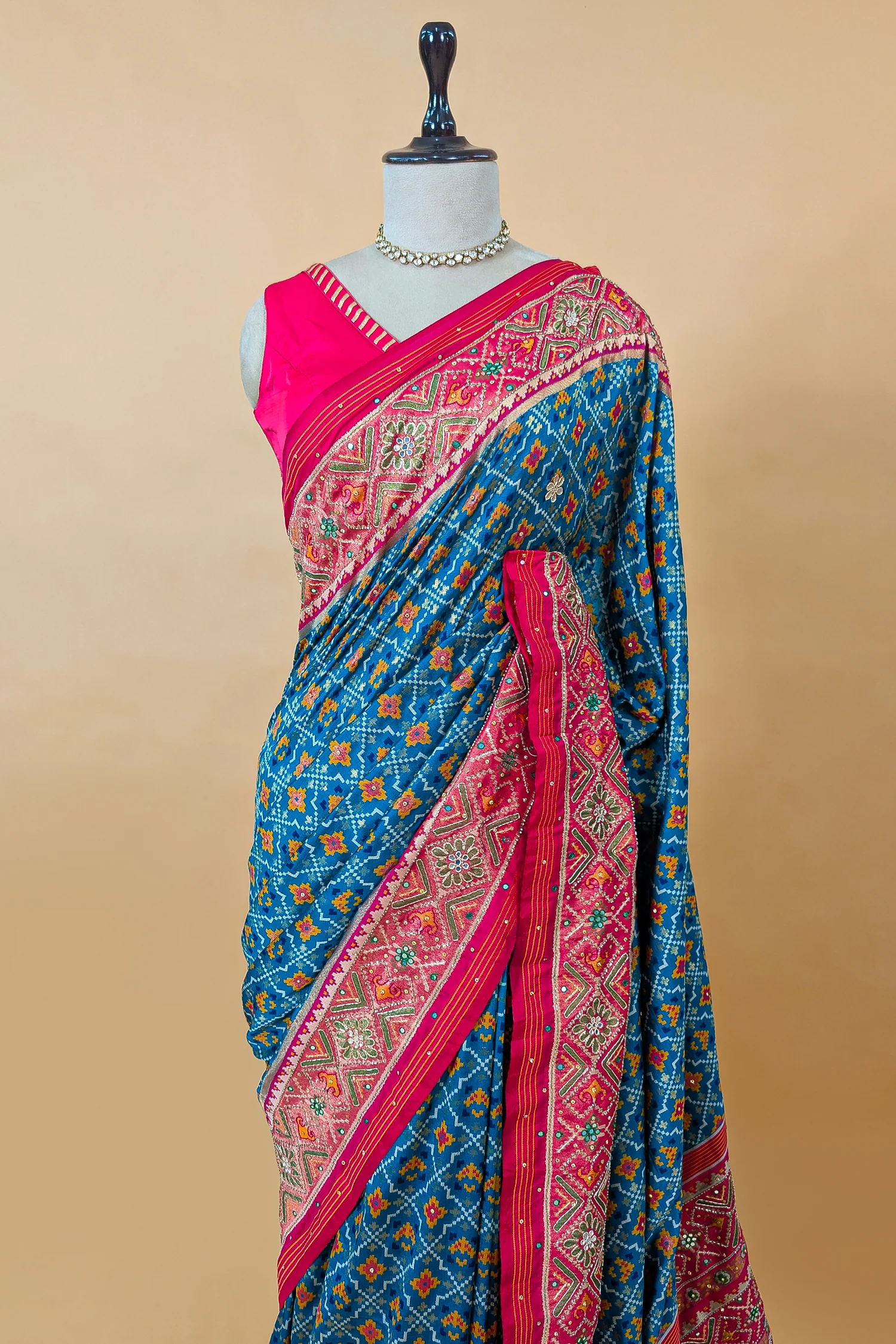 Blue Silk Traditional Woven Checks Woven Saree with Contrast Pallu and Border - Image 4