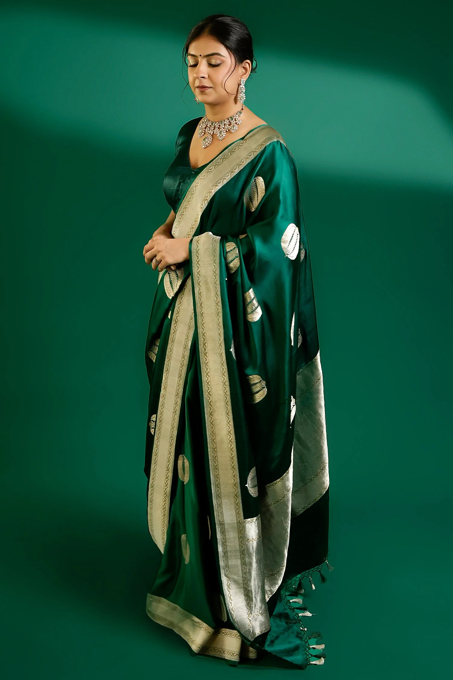 Bottle Green Mango Silk Woven Saree Contrast Border and Pallu - Image 3