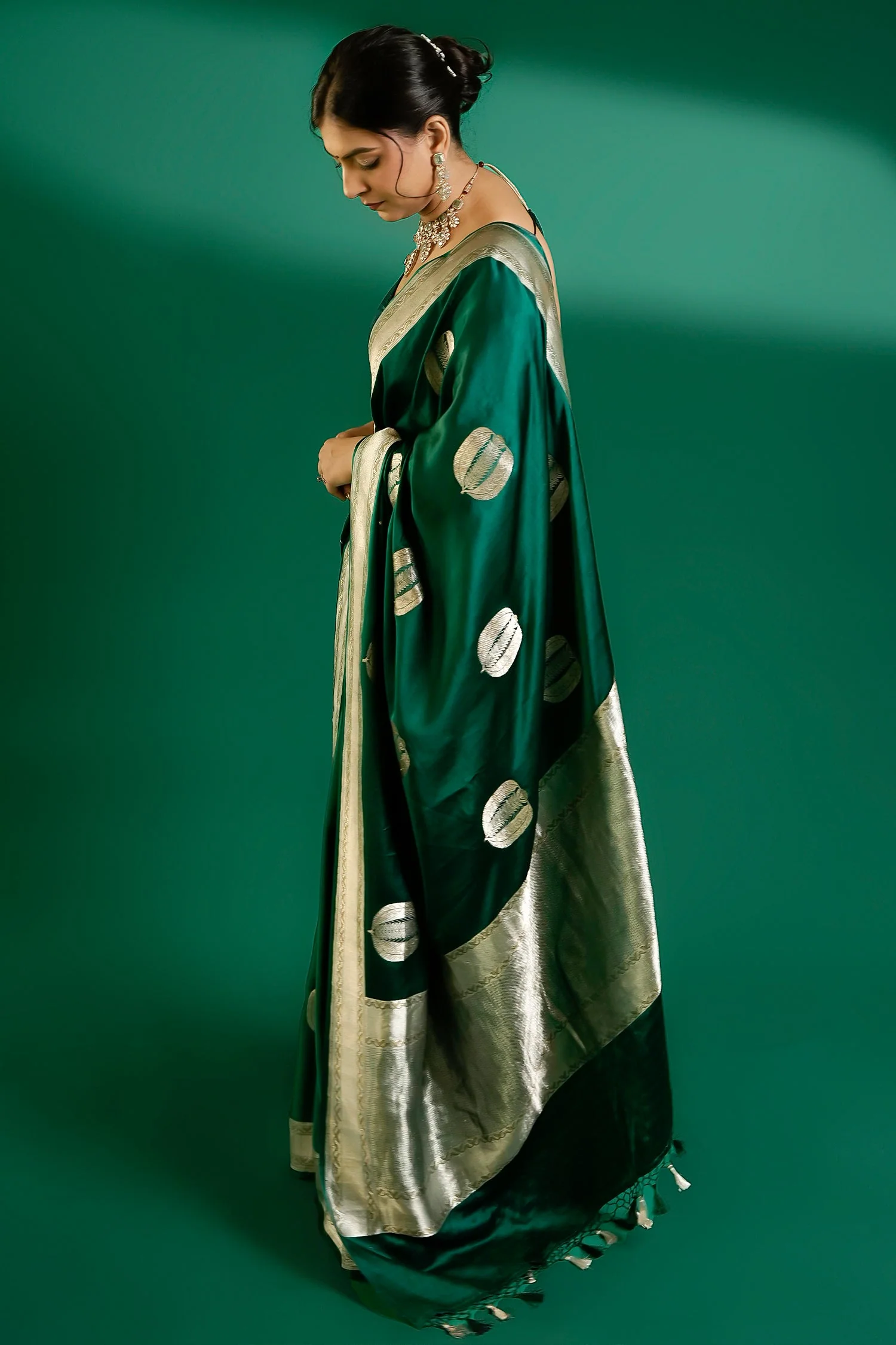Bottle Green Mango Silk Woven Saree Contrast Border and Pallu - Image 4
