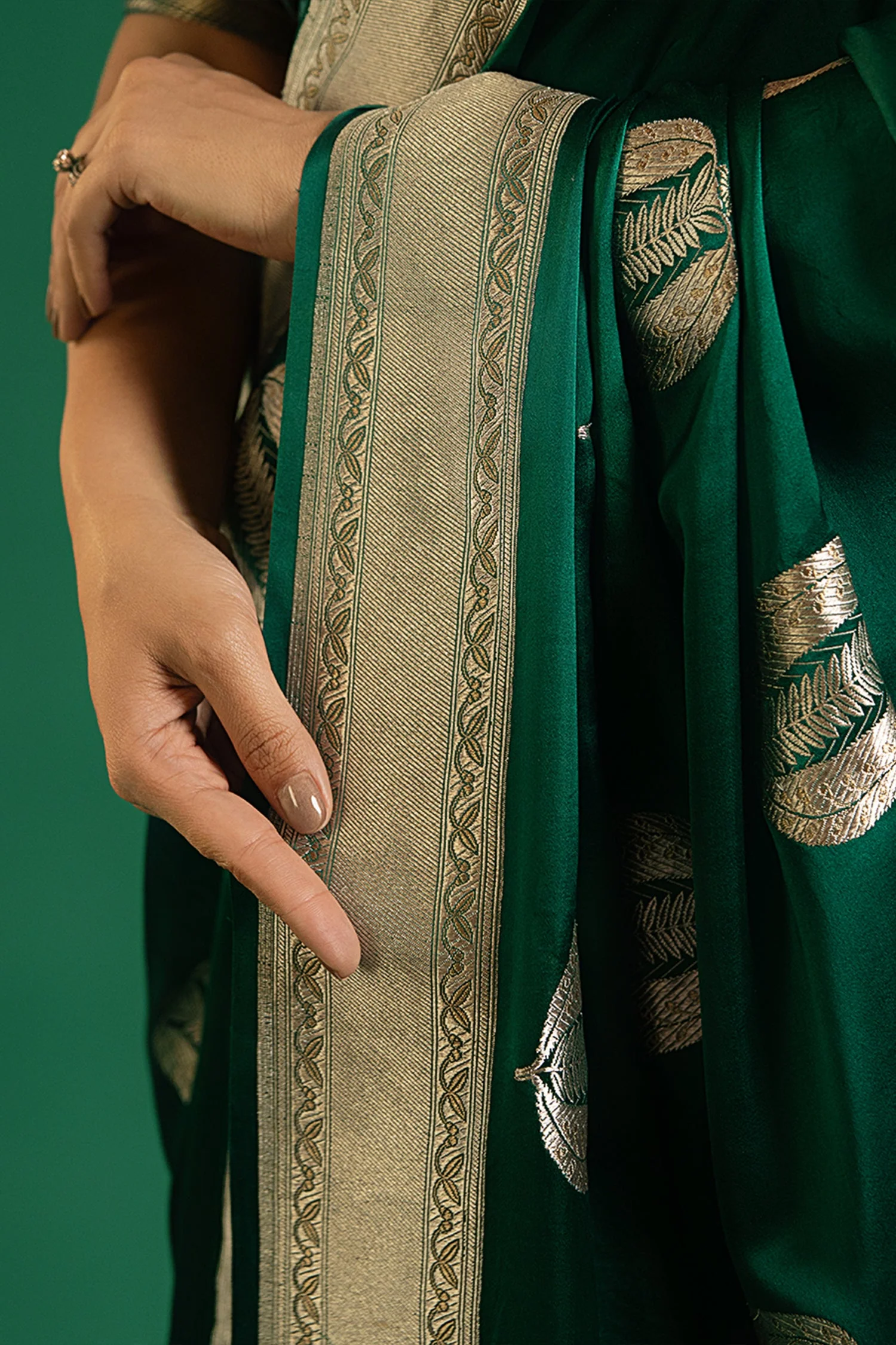 Bottle Green Mango Silk Woven Saree Contrast Border and Pallu - Image 6