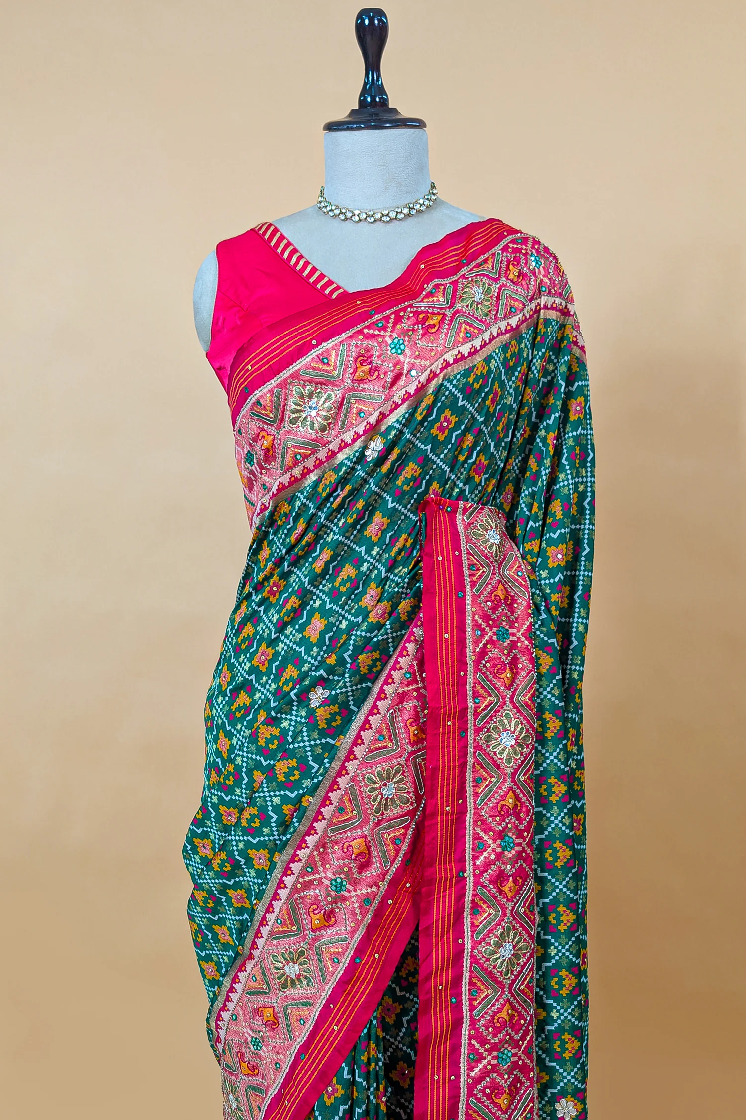 Dark Green Silk Traditional Woven Saree with Contrast Border and Pallu - Image 4
