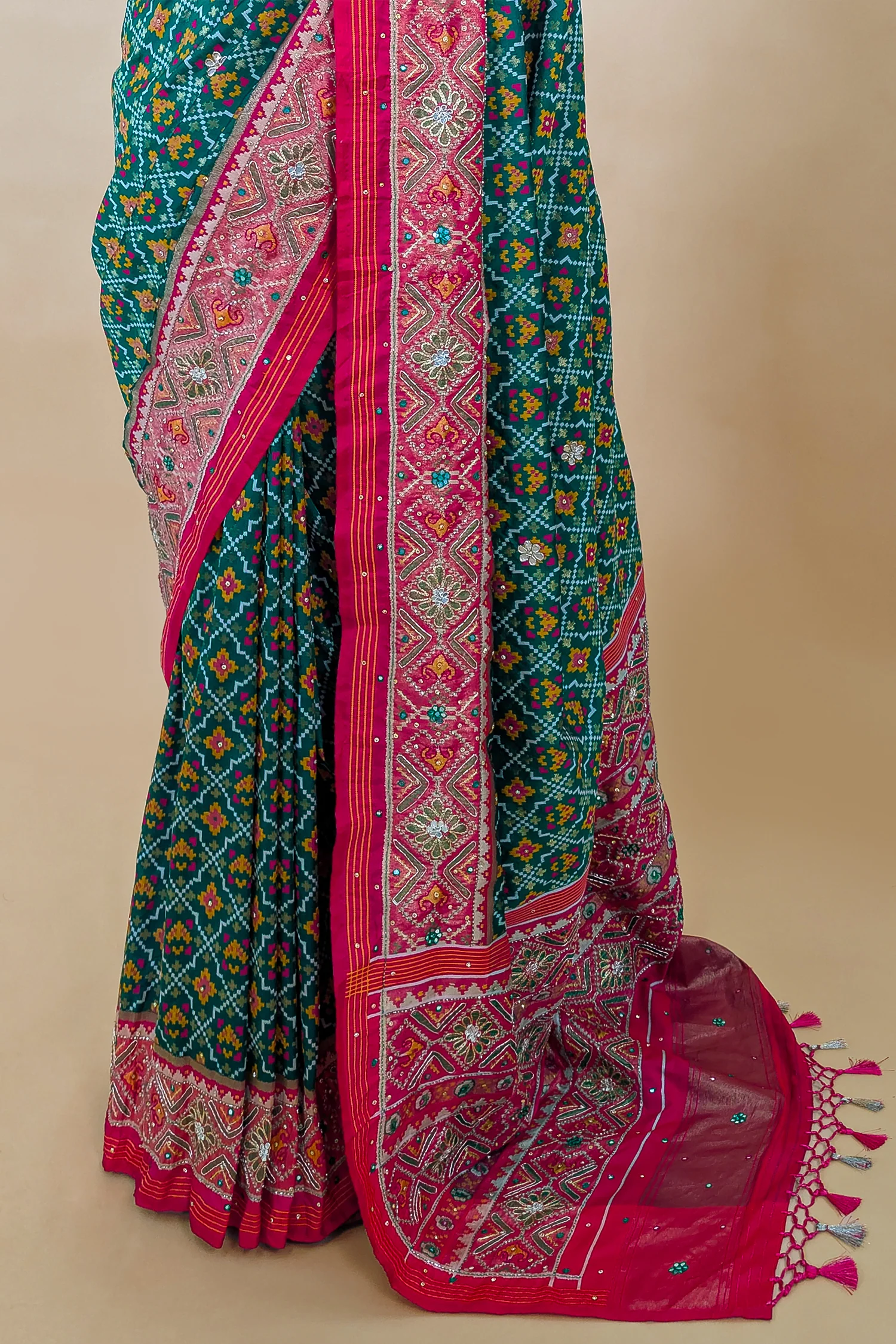 Dark Green Silk Traditional Woven Saree with Contrast Border and Pallu - Image 5