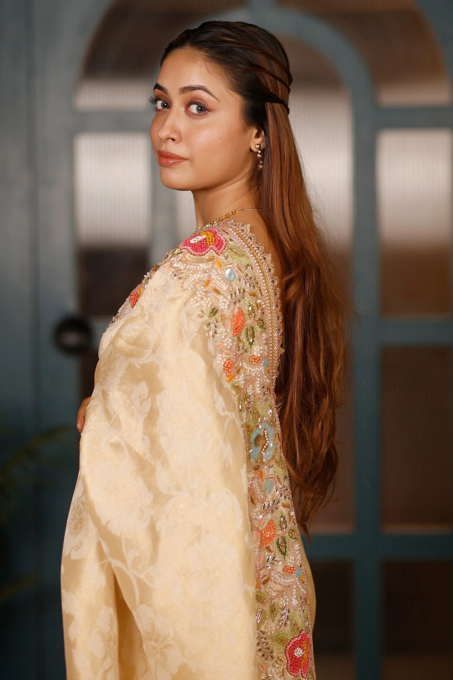 Golden Dola Silk Floral Woven Saree with Sequin Cutdana and Resham Work Border - Image 4
