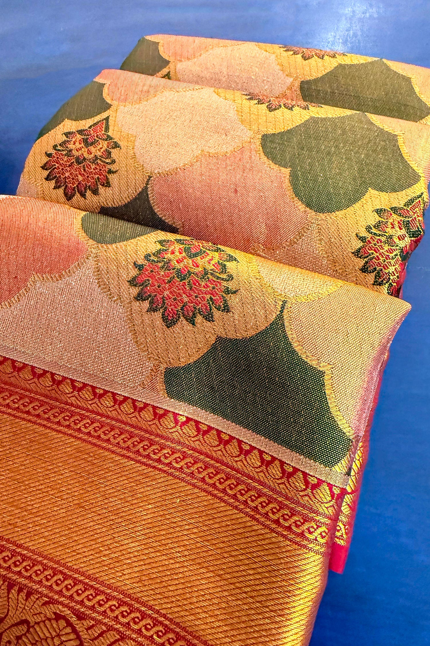 Golden Kanchipuram Tissue Silk Moroccan Design Woven Saree - Image 3