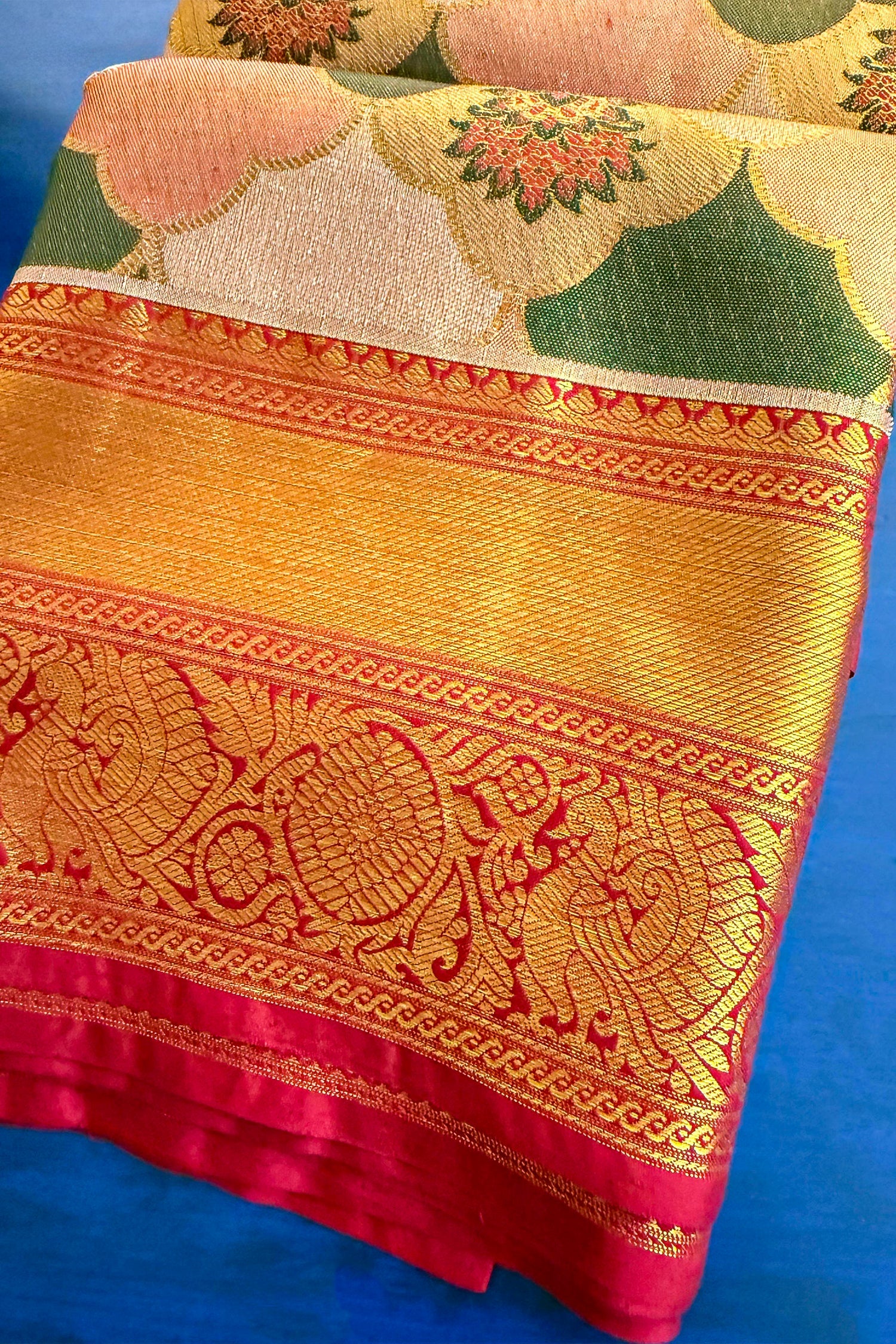 Golden Kanchipuram Tissue Silk Moroccan Design Woven Saree - Image 4