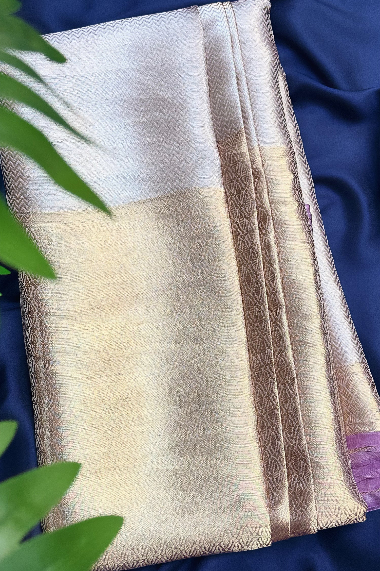 Golden Kanchipuram Tissue Silk Woven Saree - Image 4
