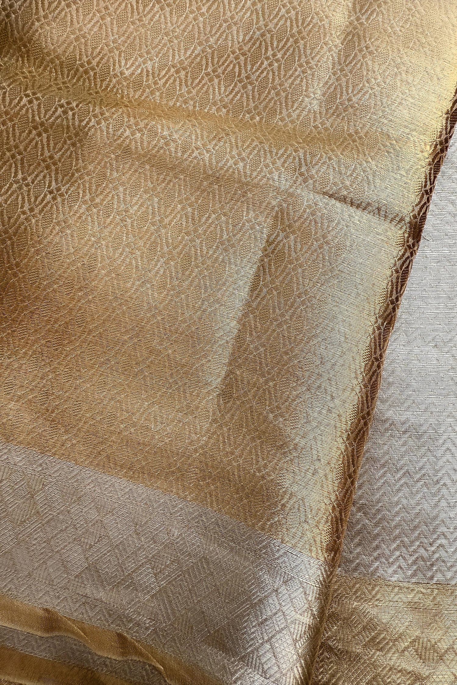 Golden Kanchipuram Tissue Silk Woven Saree - Image 4
