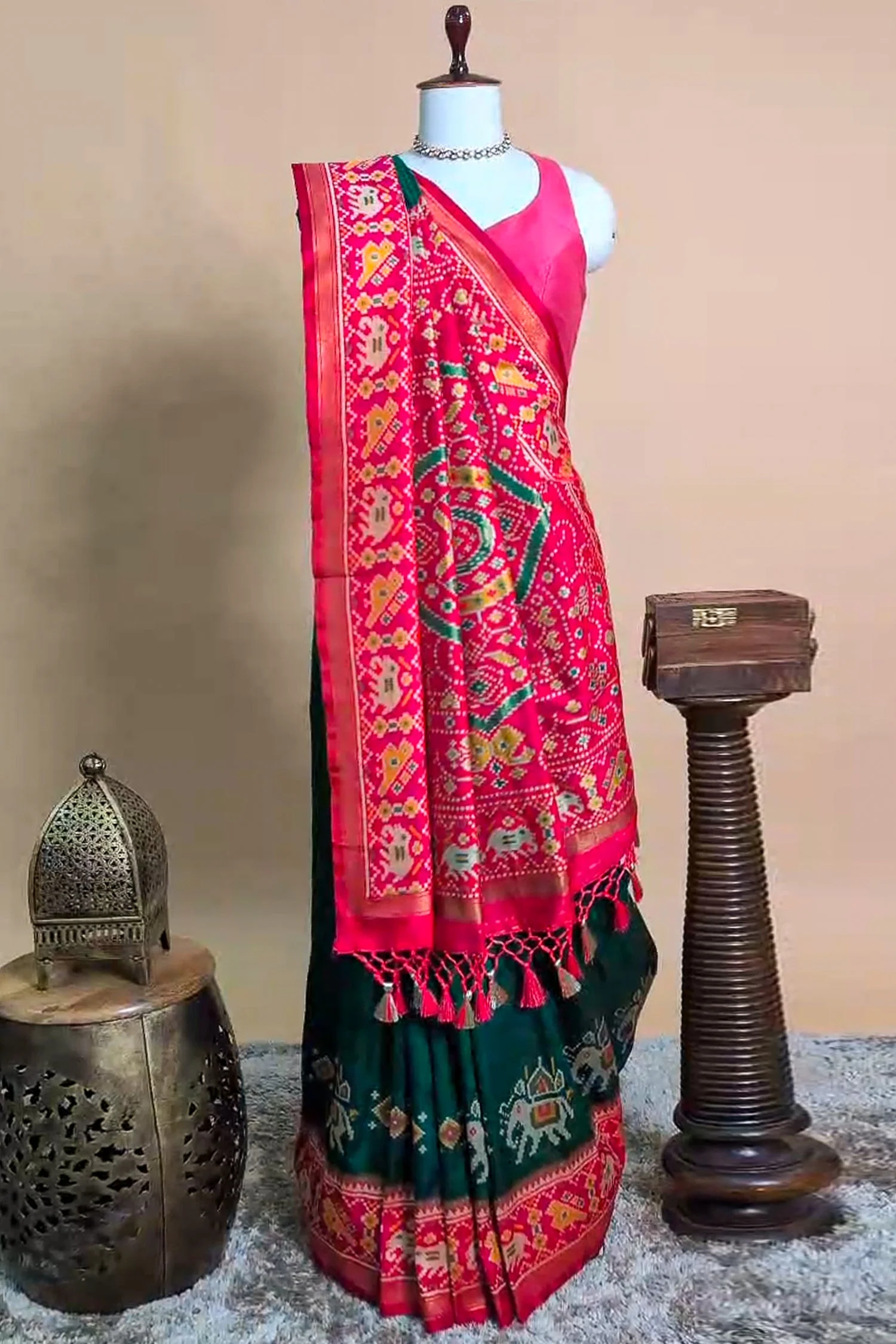 Green Art Silk Saree with Patola Border and Contrast Pallu - Image 4