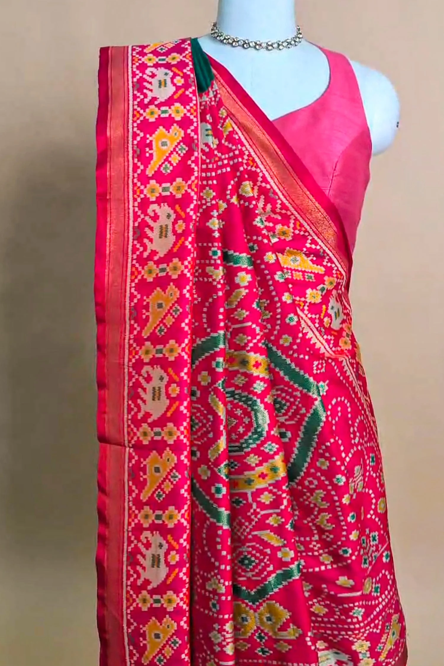Green Art Silk Saree with Patola Border and Contrast Pallu - Image 5
