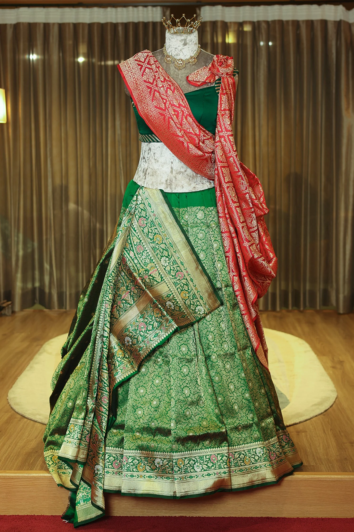 Green Banarasi Silk Floral Meenakari Woven Saree - Image 3