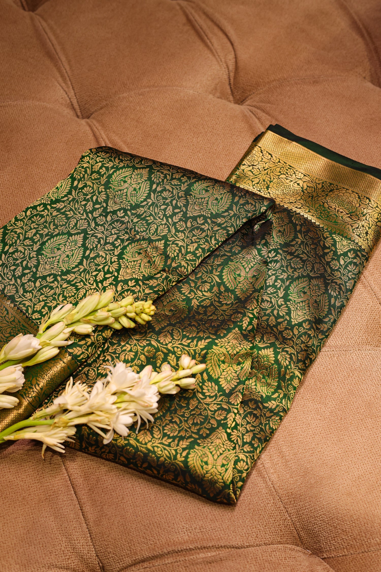 Green Kanchipuram Silk Woven Traditional Saree - Image 3