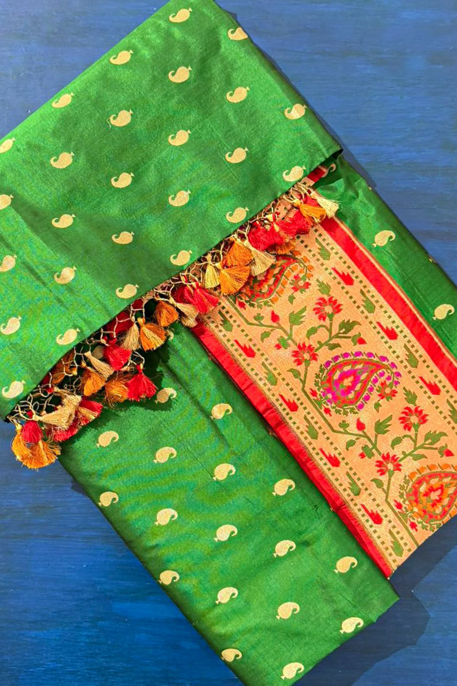 Green Silk Traditional Paisley Woven Saree with Contrast Border and Pallu - Image 2