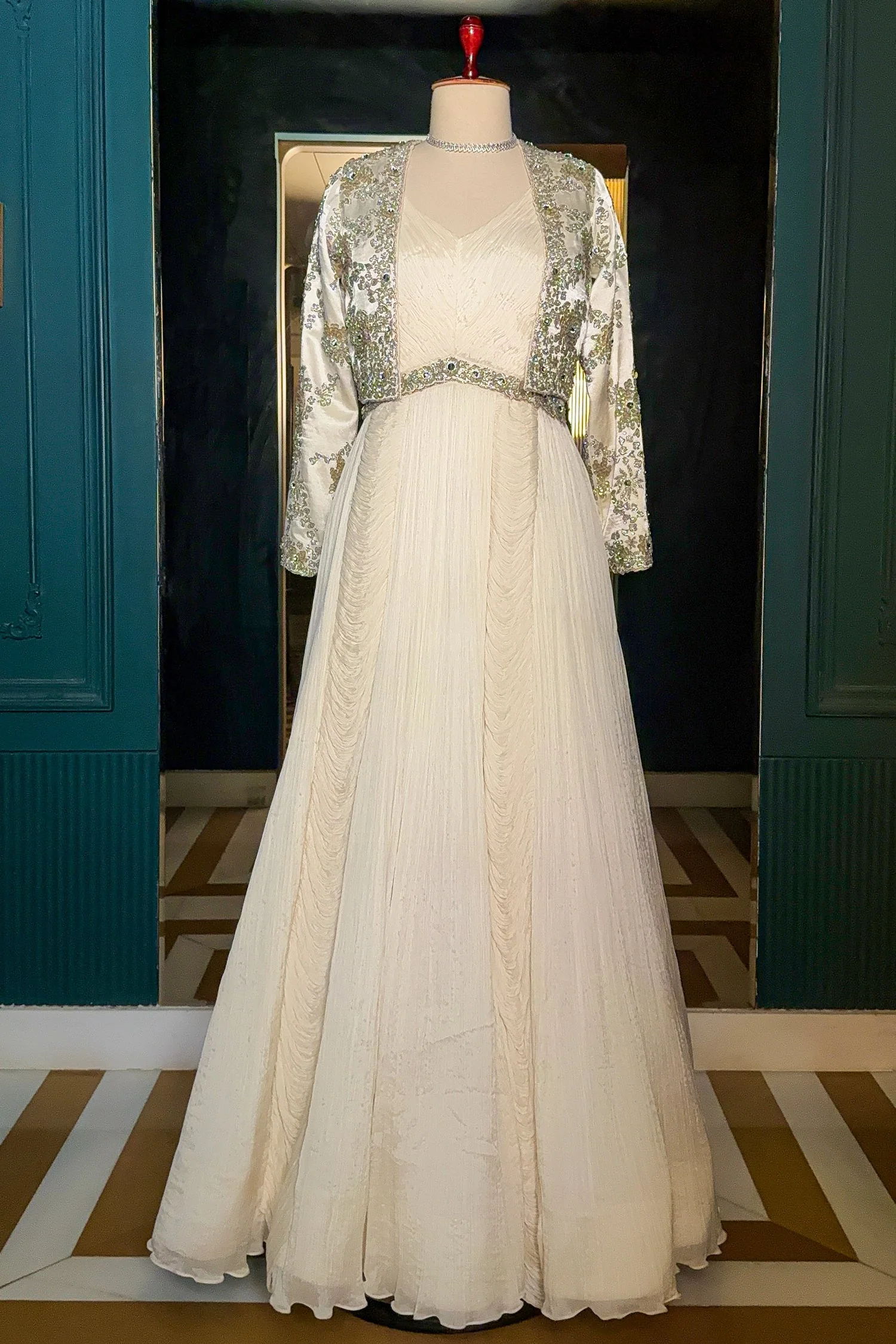 Ivory Embellished Gown with Handworked Jacket - Image 2