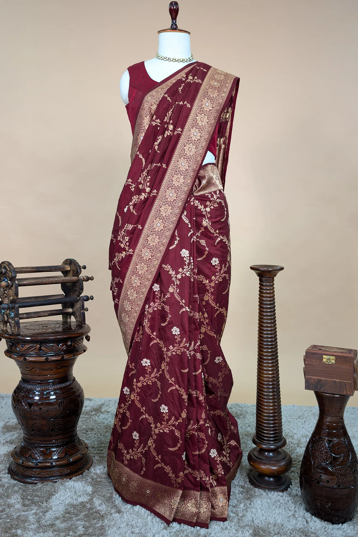 Magenta Art Silk Banarasi Woven Saree - Image 2