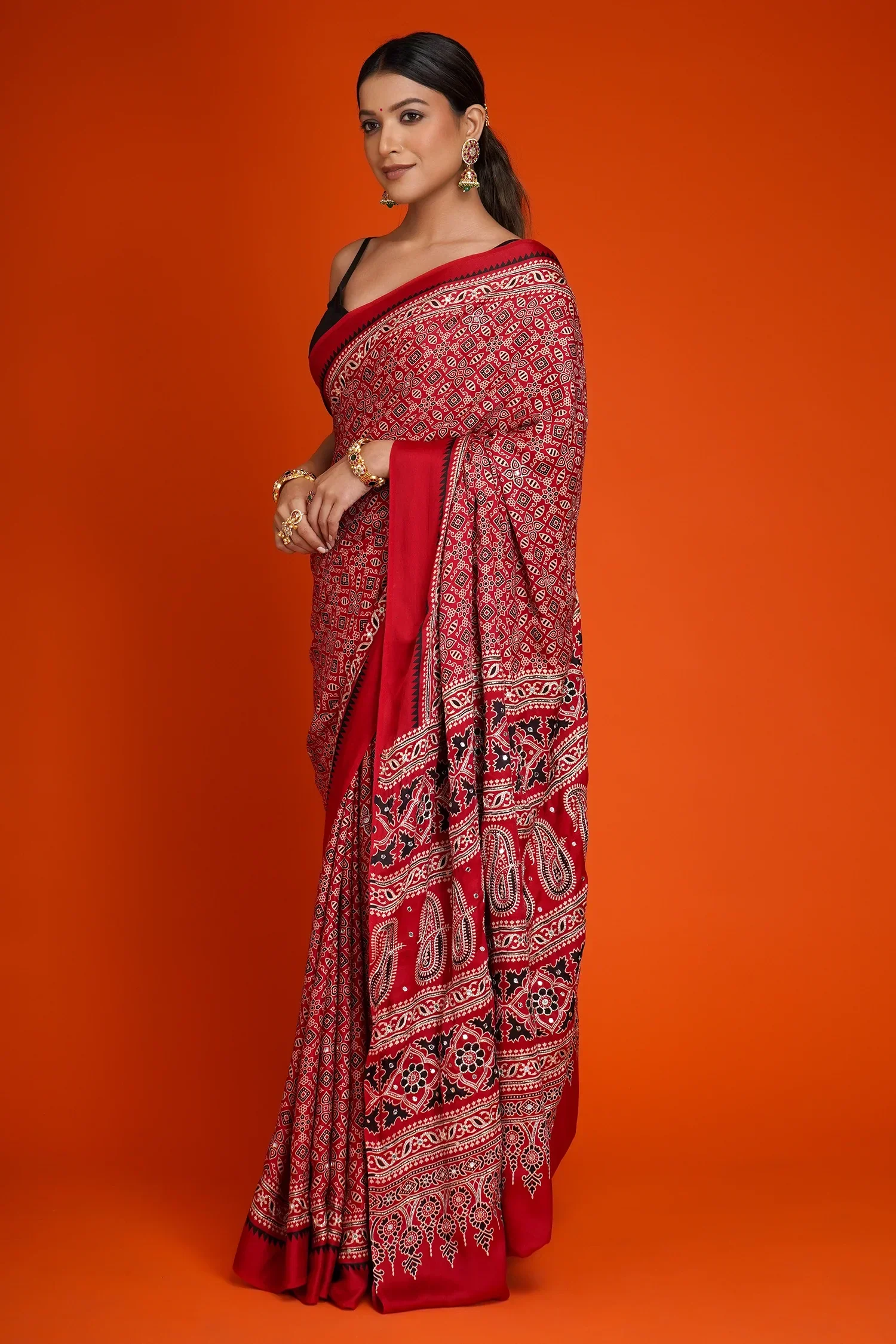 Maroon Art Silk Ajrakh Printed Saree with Paisley Motifs - Image 2