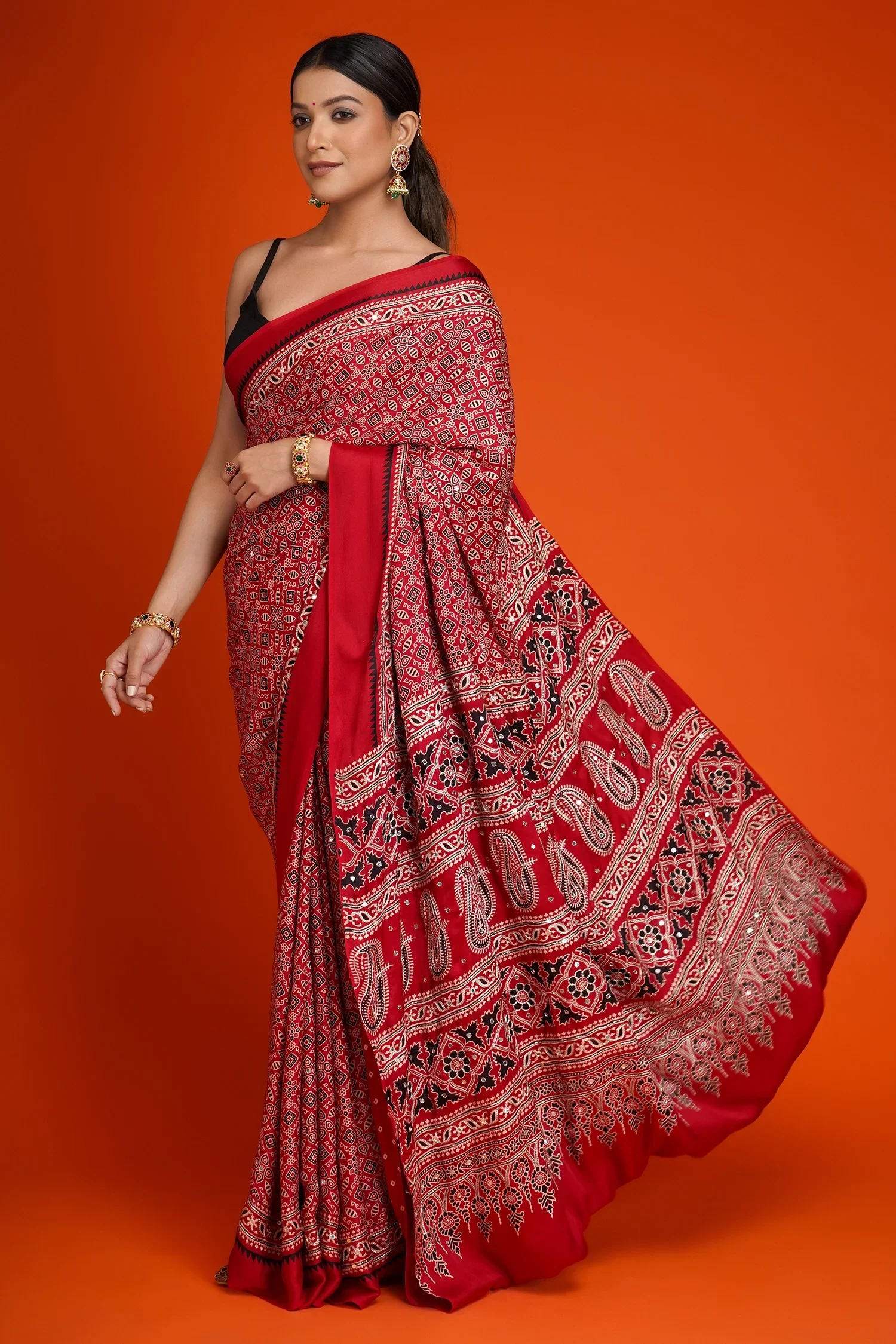 Maroon Art Silk Ajrakh Printed Saree with Paisley Motifs - Image 3