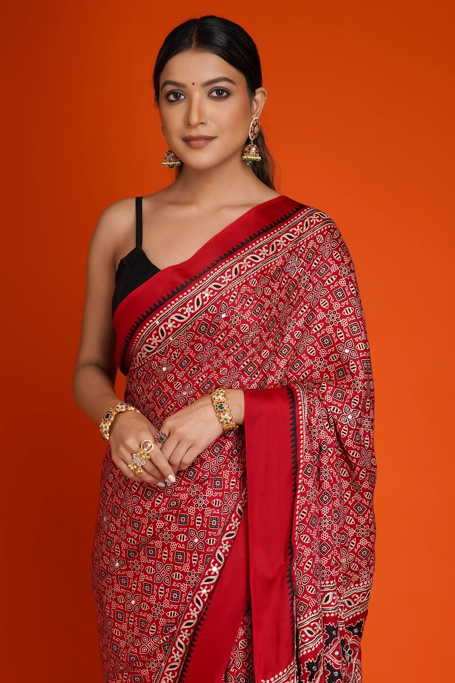 Maroon Art Silk Ajrakh Printed Saree with Paisley Motifs - Image 4