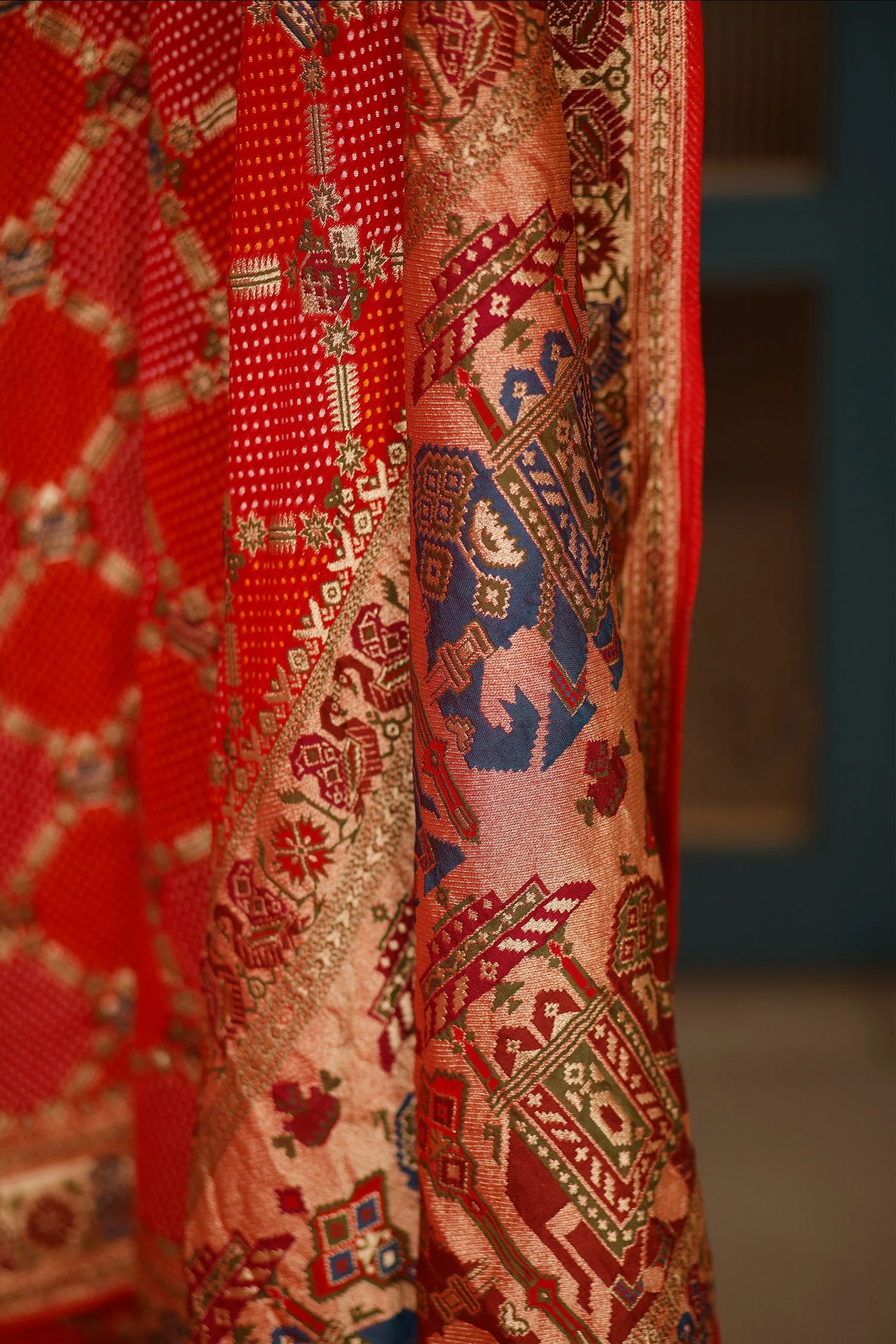 Multi Colored Georgette Meenakari Weaving Saree - Image 6