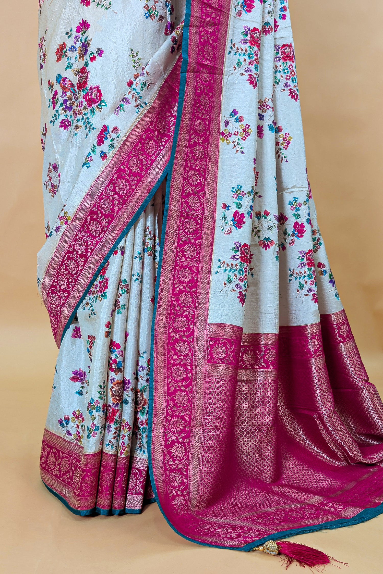 Off White Dola Silk Floral and Bird Motif Saree with Contrast Woven Border and Pallu - Image 5