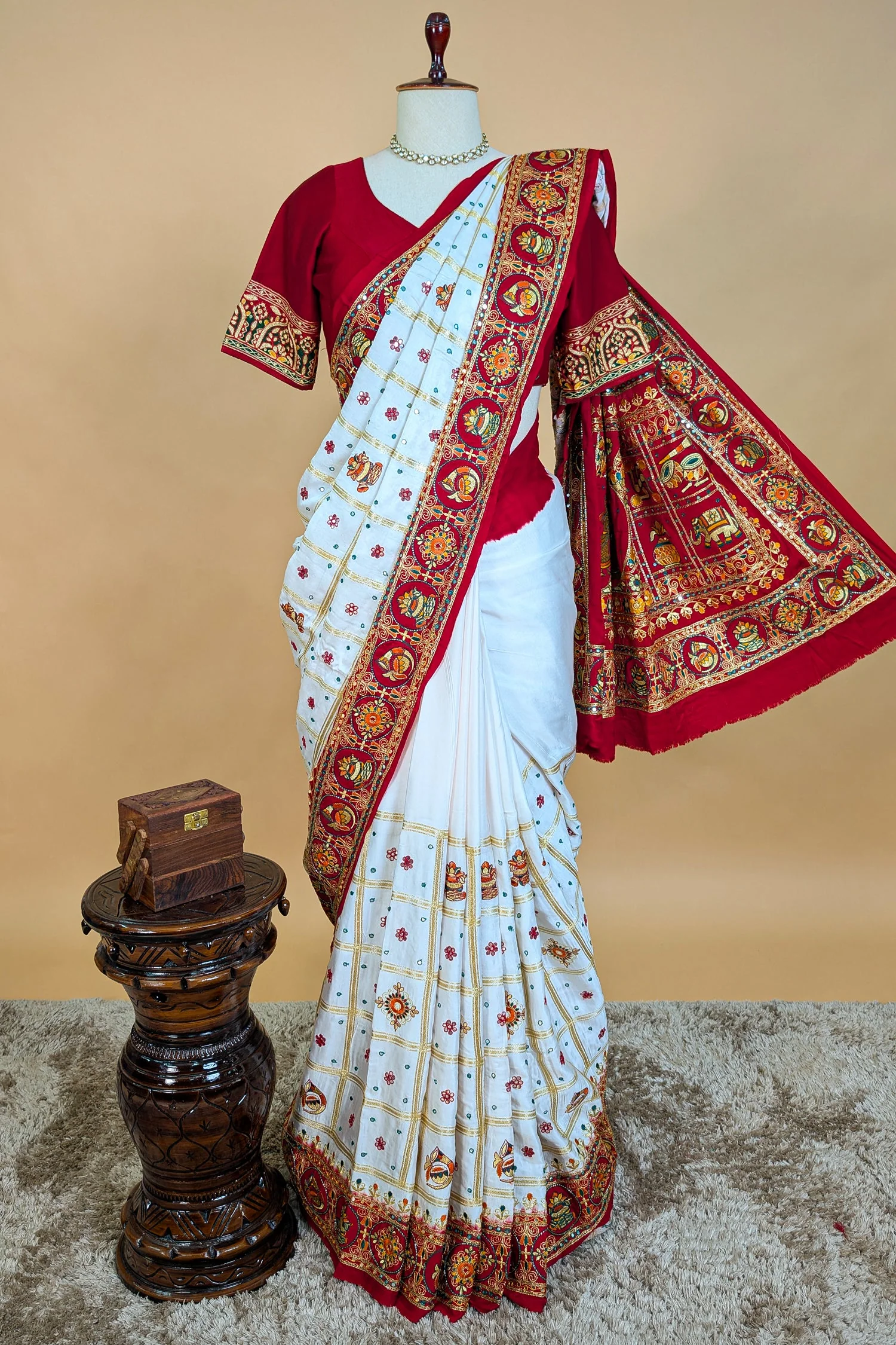 Pearl White Gaji Silk Bridal Panetar Saree with Embroidery - Image 4