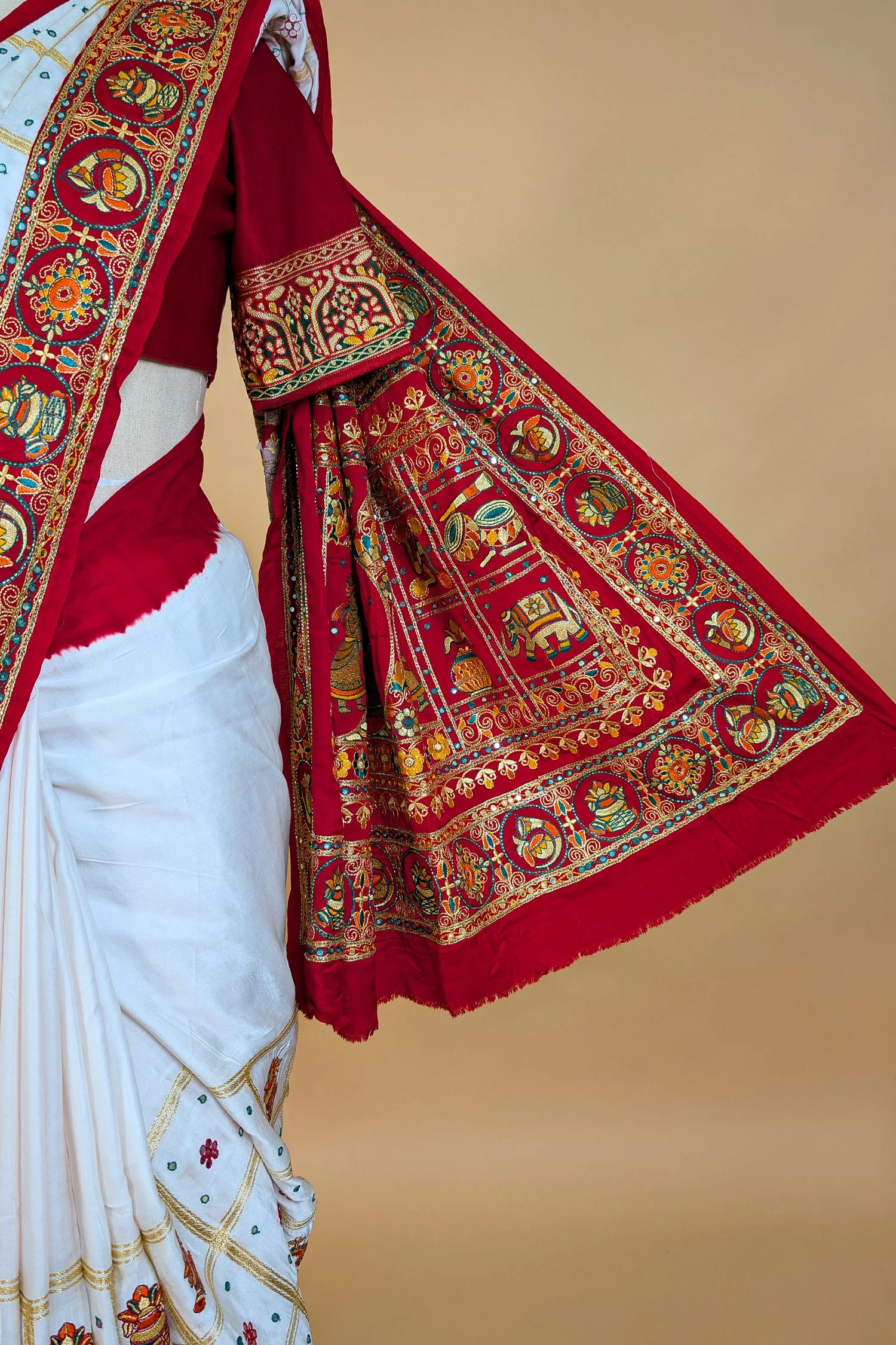 Pearl White Gaji Silk Bridal Panetar Saree with Embroidery - Image 7