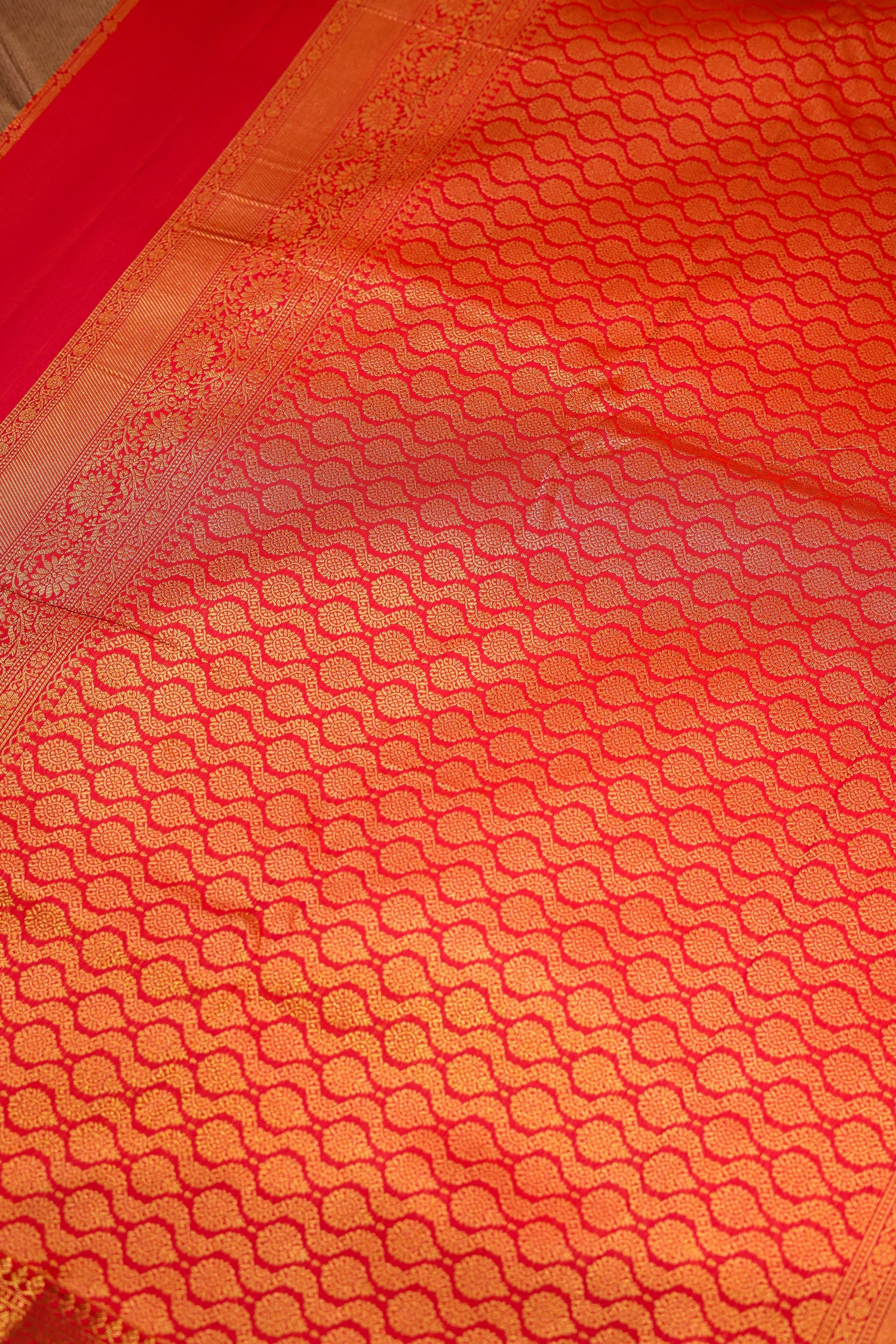 Pink and Red Dual Toned Kanchipuram Silk Woven Saree - Image 4