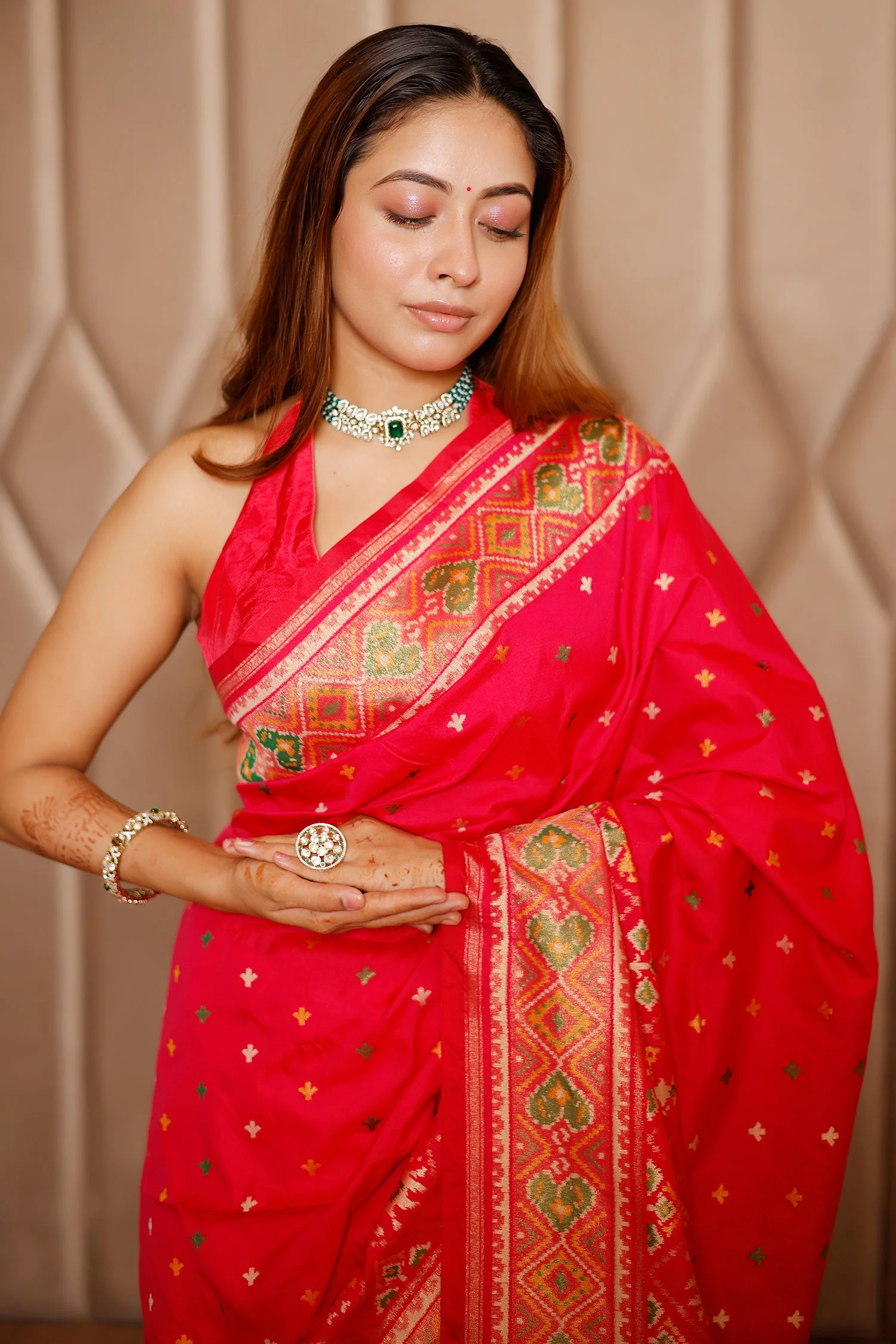 Pink Banarasi Semi Silk Woven Saree with Patola Border and Pallu - Image 2
