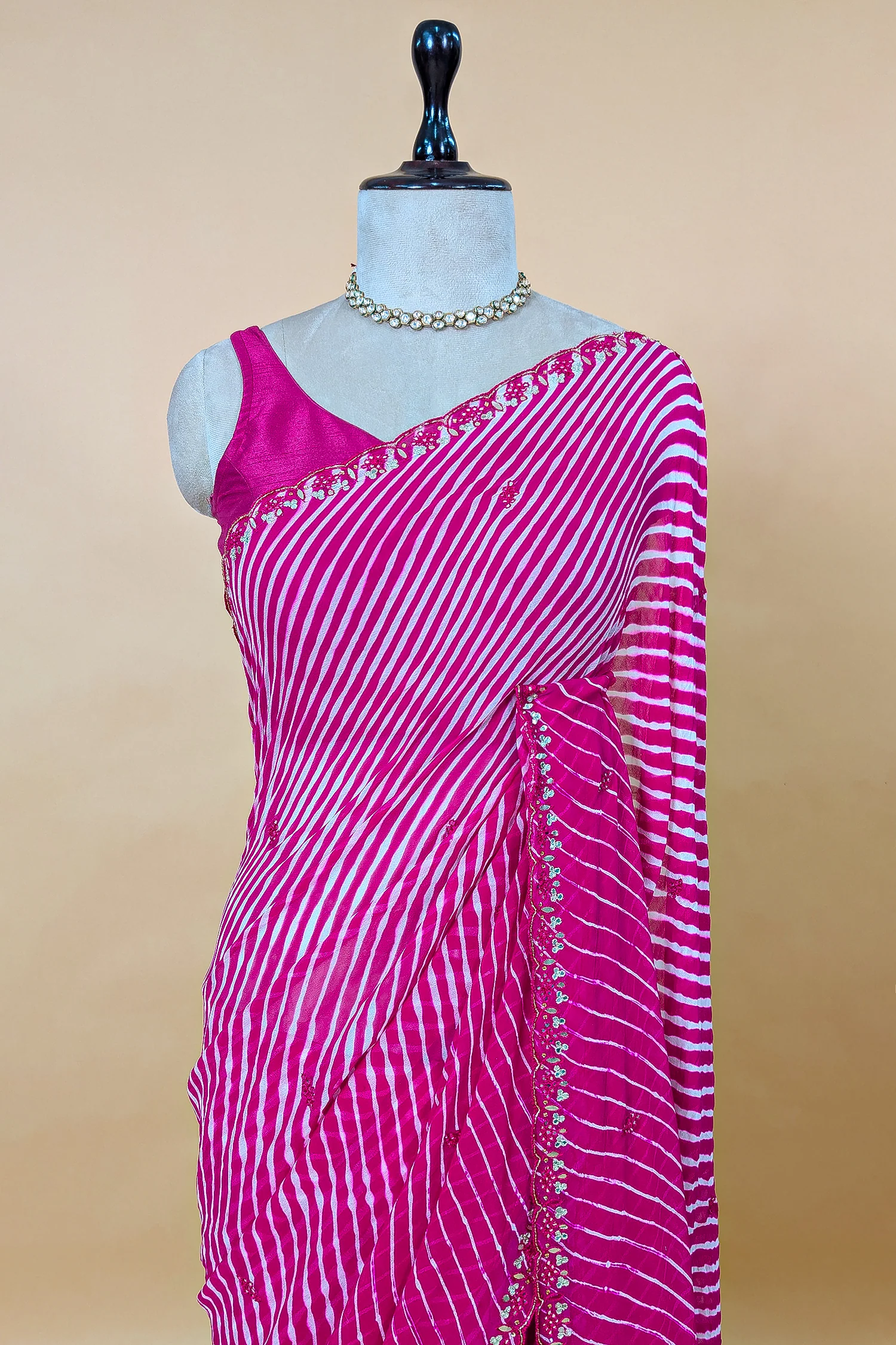 Pink Chiffon Georgette Leheriya Printed Saree with Applique Work - Image 4