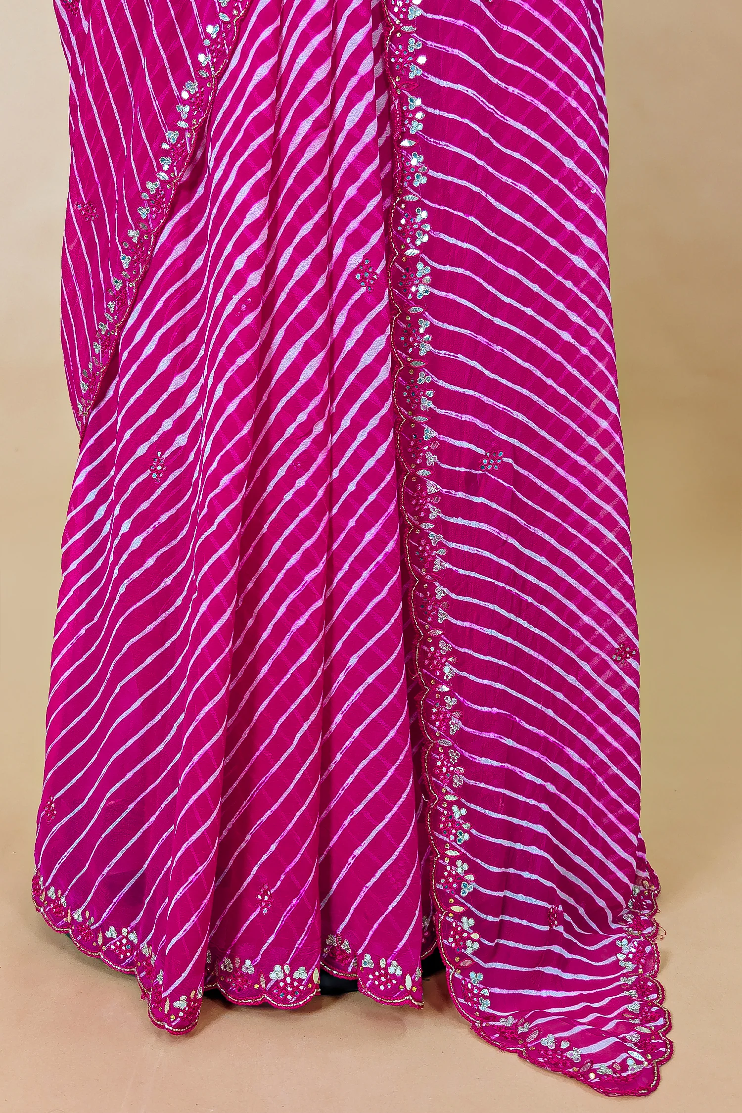 Pink Chiffon Georgette Leheriya Printed Saree with Applique Work - Image 5