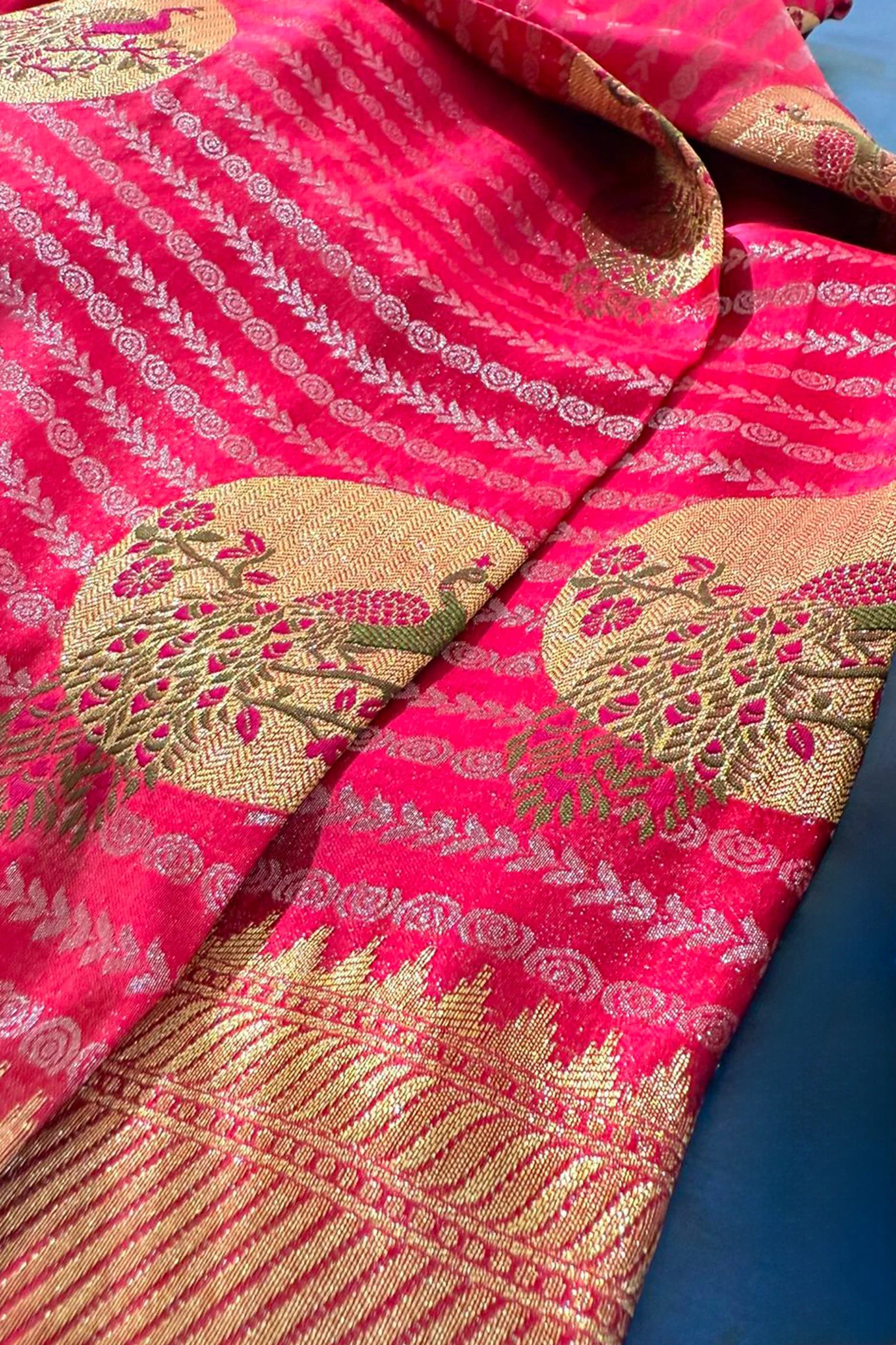 Pink Satin Shimmer Peacock Motifs Woven Butta Saree - Image 3