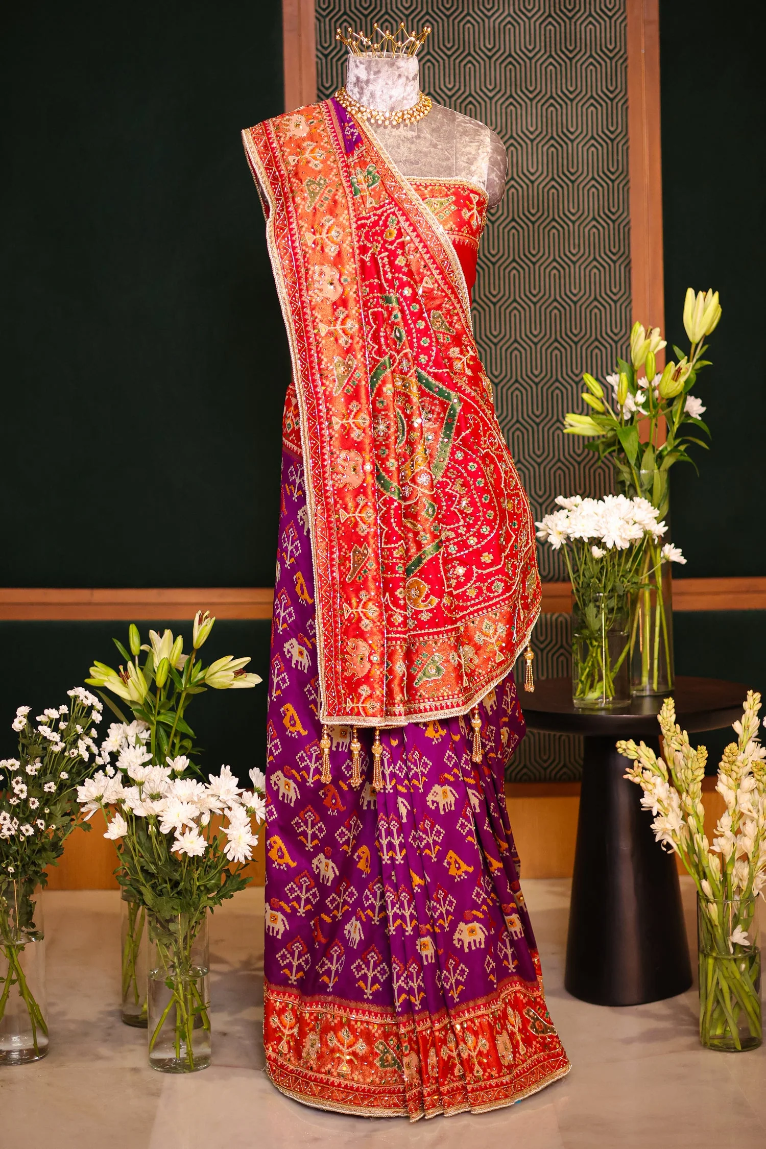Purple Silk Woven Patola Saree with Handwork Pallu and Border - Image 3