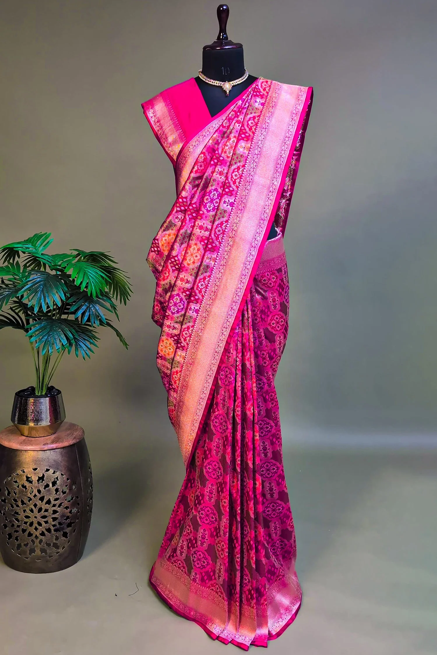 Rani Pink Silk Traditional Woven Saree - Image 2
