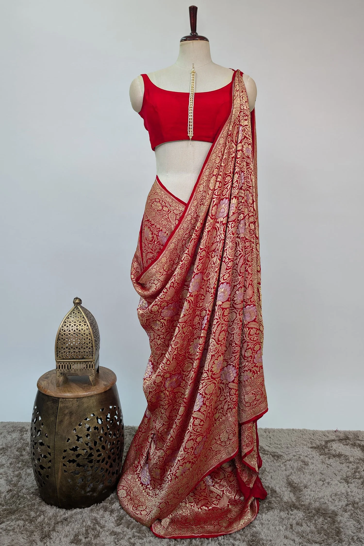 Red Georgette All Over Floral Woven Saree - Image 2