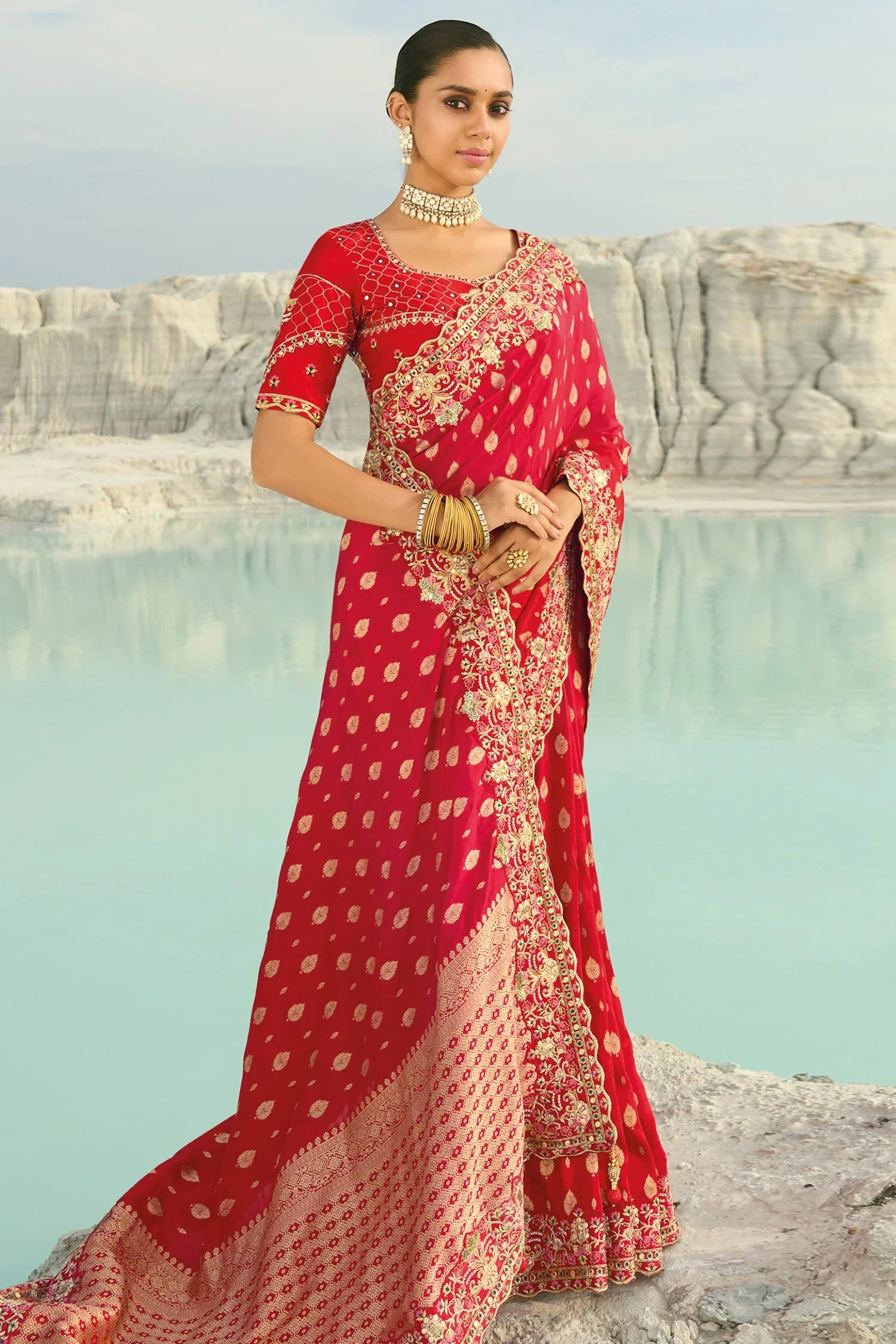 Red Viscose Woven Saree with Embroidery Border - Image 3