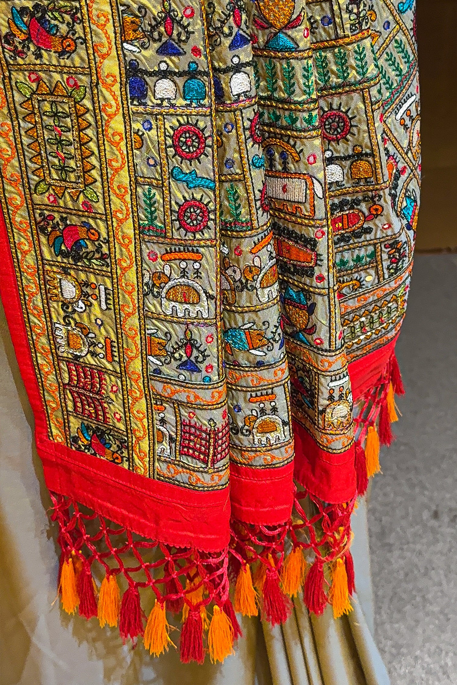 Sage Green Two Toned Art Silk Saree with Thread Embroidered Pallu and Border - Image 5