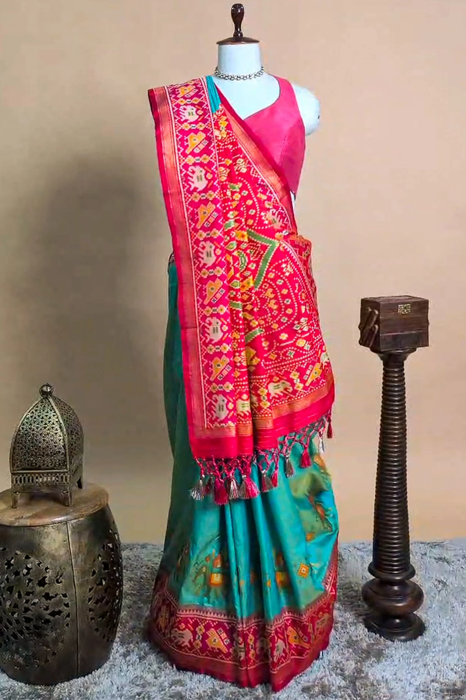 Sea Green Art Silk Saree with Patola Border and Contrast Pallu - Image 4